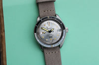 Super Cool Vintage Squale Medium Divers Watch Bakelite Bezel